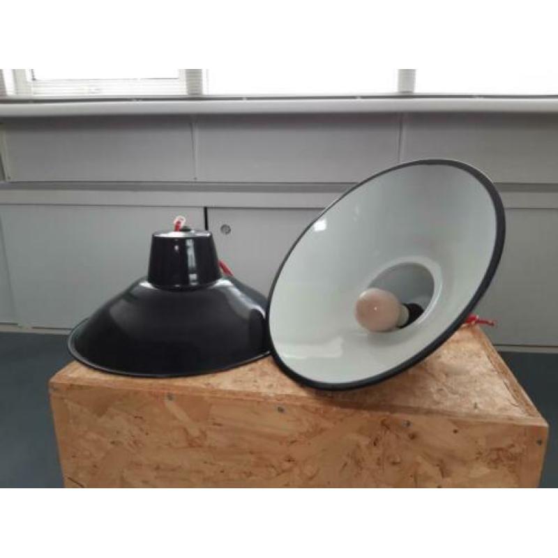 Set van 2 vintage emaille lampen