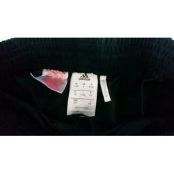 Short Adidas climalite maat 140
