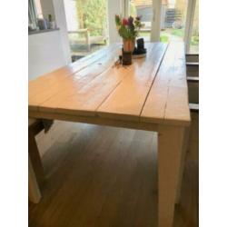 Wit gelakte eettafel van steigerhout