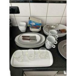 NU OF NOOIT BIJNA GRATIS heel veel servies voor € 10,00