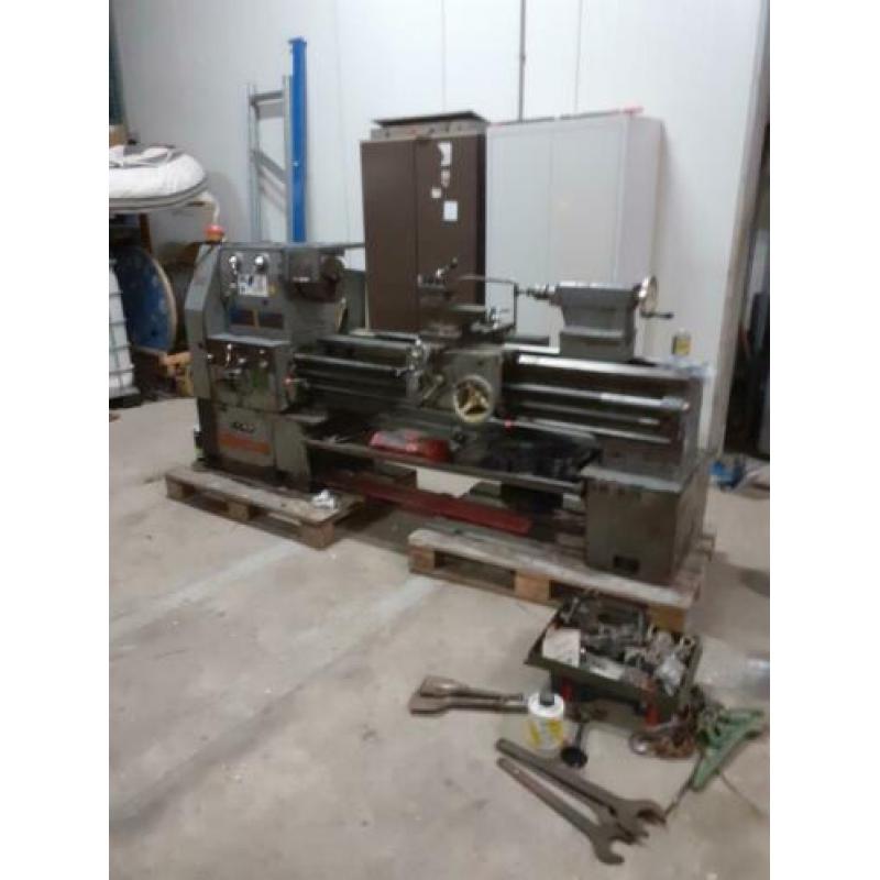 Draaibank Unicum werkplaatsbank,laagbed 1500mm tussen center