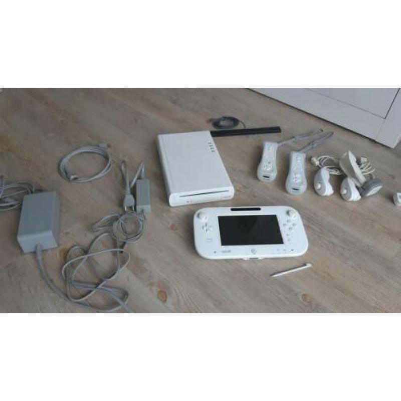 Zeer complete WiiU / extra controller / 12 spellen