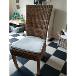 Eetkamertafel + 6 stoelen