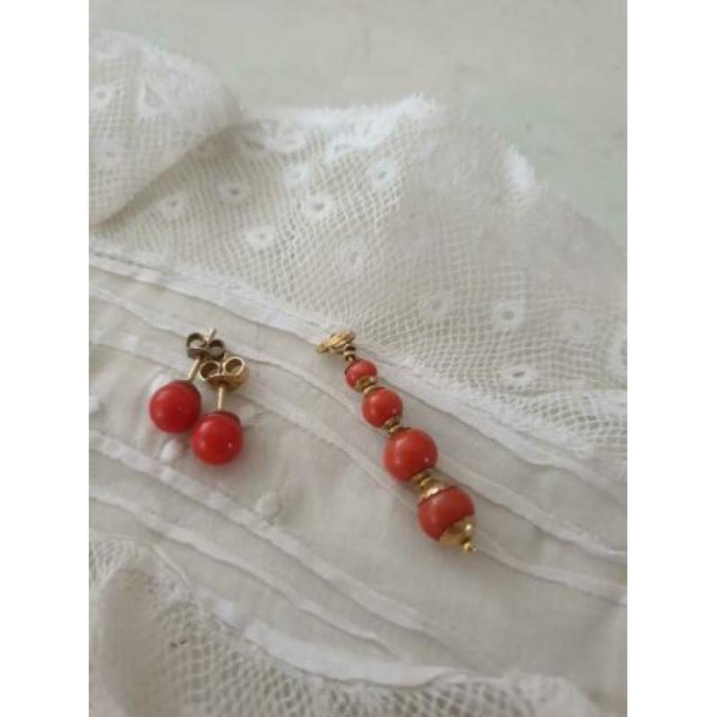 Antiek gouden hanger en oorbellen bloedkoraal