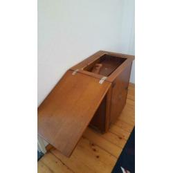 Oude naaimachine kast