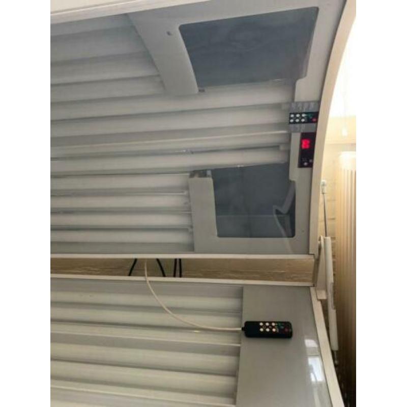 Zonnebank met gezichtsbruiner te koop