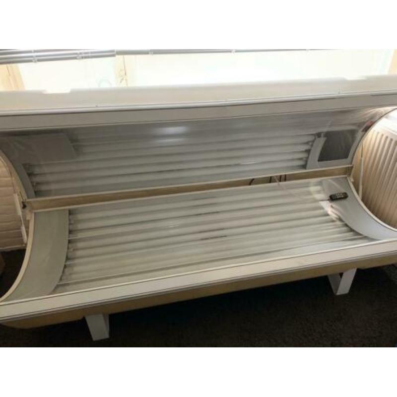 Zonnebank met gezichtsbruiner te koop