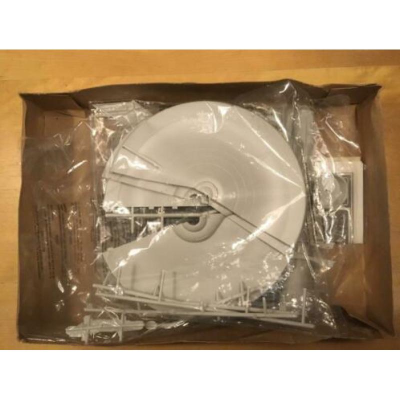 AMT/Ertl 8790 Star Trek Cut-Away USS Enterprise NCC-1701
