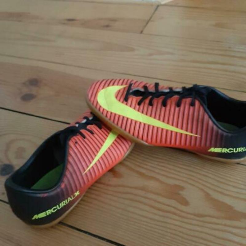 Nike mercurial zaalvoetbalschoen. Maat 37,5.