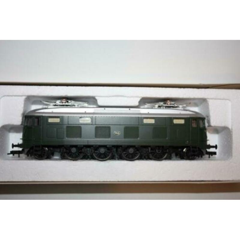 Te koop nieuwe BR 1000 NS locomotief van Roco voor HO spoor