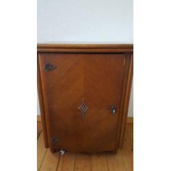 Oude naaimachine kast