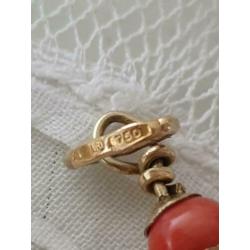 Antiek gouden hanger en oorbellen bloedkoraal
