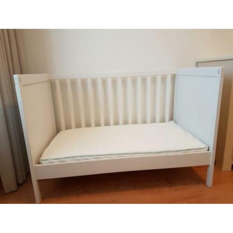 Ledikant wit Sundvik Ikea incl. matras