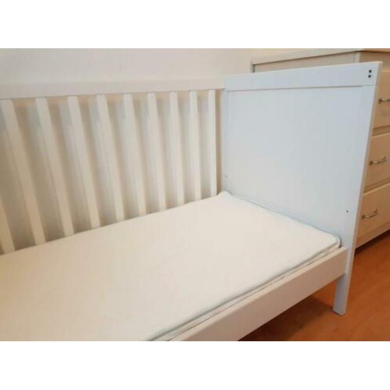 Ledikant wit Sundvik Ikea incl. matras