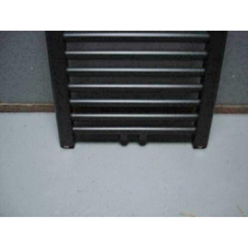Design radiator 175 cm hoog x 40 cm breed in antraciet metal