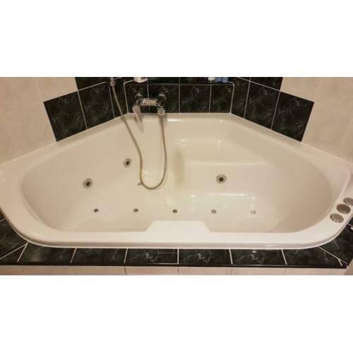*** Compl. badkamer (toilet, hoekbad, badmeubel, douche) ***