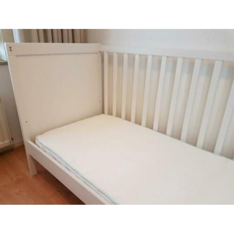 Ledikant wit Sundvik Ikea incl. matras