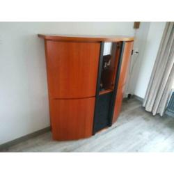 wandkast, halfhoog (met verlichting)