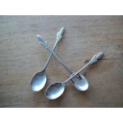 3 Sola theelepeltjes.