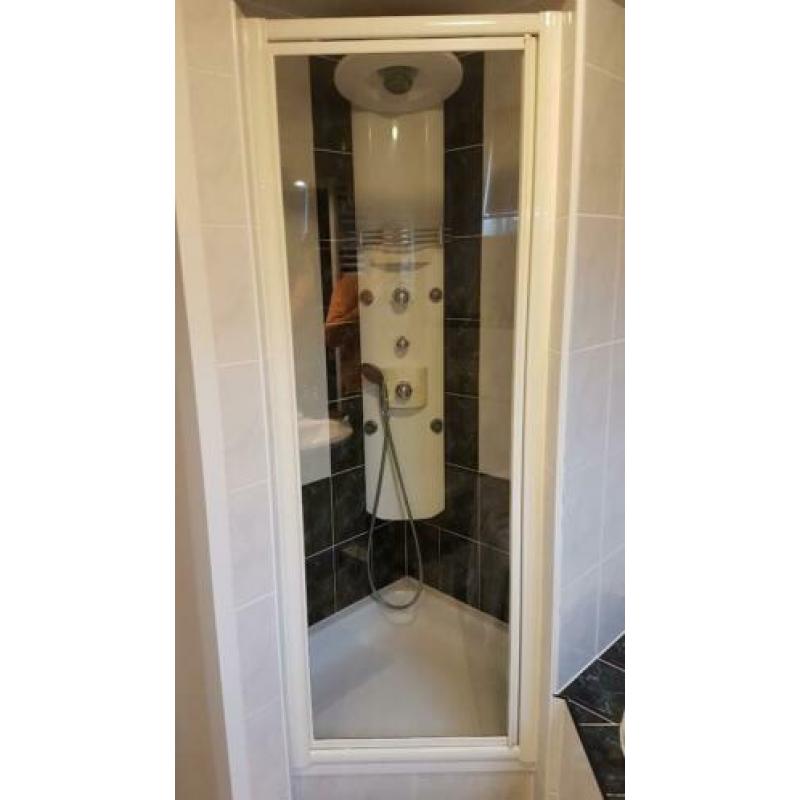 *** Compl. badkamer (toilet, hoekbad, badmeubel, douche) ***