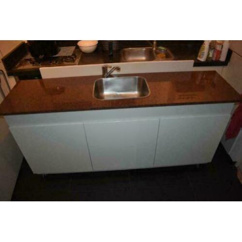 keuken met graniet aanrechtblad,kitchenette buitenkeuken