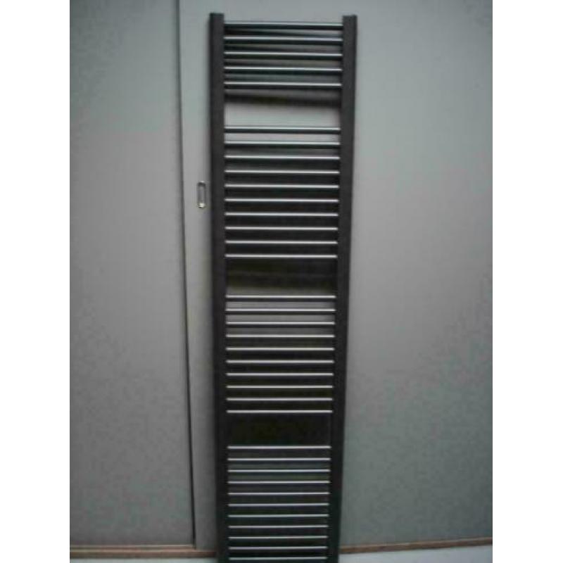 Design radiator 175 cm hoog x 40 cm breed in antraciet metal