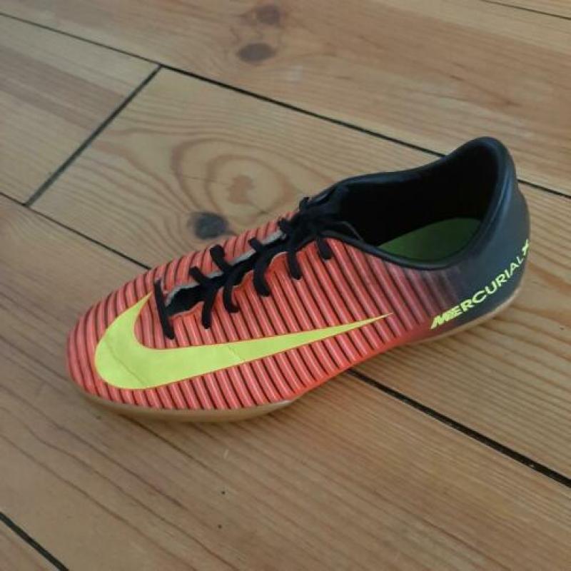 Nike mercurial zaalvoetbalschoen. Maat 37,5.