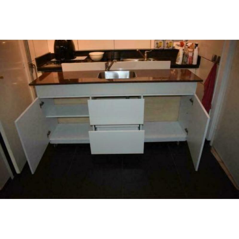 keuken met graniet aanrechtblad,kitchenette buitenkeuken
