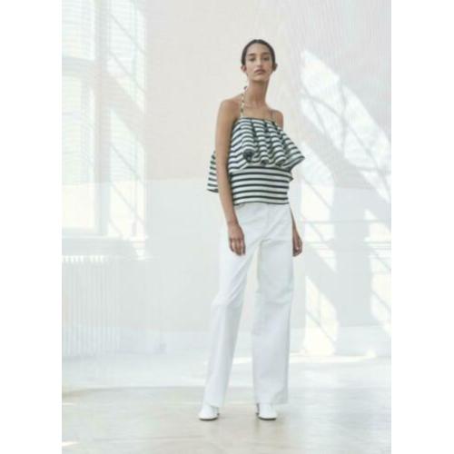 Baum und Pferdgarten white denim trouser model Nicia