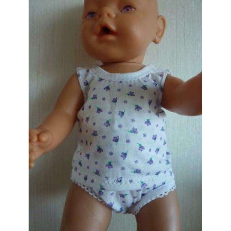 Ondergoed voor de baby pop van 43 cm.Poppenkleertjes