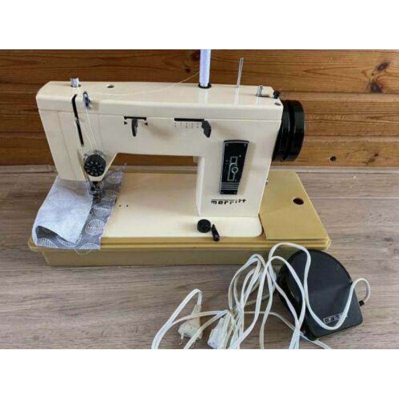 Te koop Naaimachine Merritt