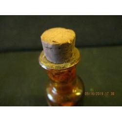B-353 Antiek apotheekflesje met gehavend etiket