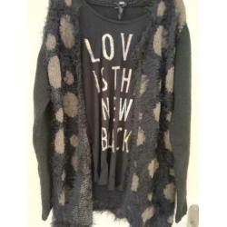 Vest met bijpassend shirt.
