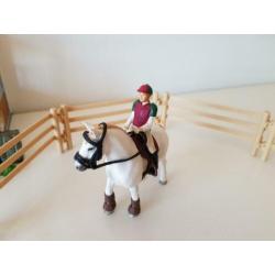 Schleich paardenboxen plus 19 paarden en toebehoren!!