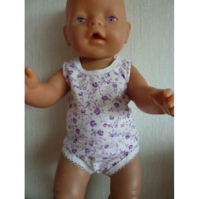 Ondergoed voor de baby pop van 43 cm.Poppenkleertjes