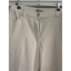 Baum und Pferdgarten white denim trouser model Nicia