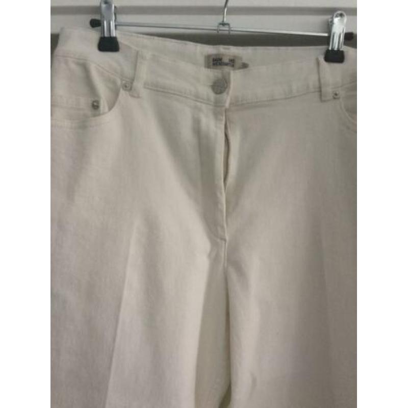 Baum und Pferdgarten white denim trouser model Nicia