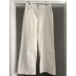 Baum und Pferdgarten white denim trouser model Nicia