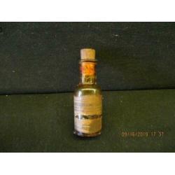 B-353 Antiek apotheekflesje met gehavend etiket