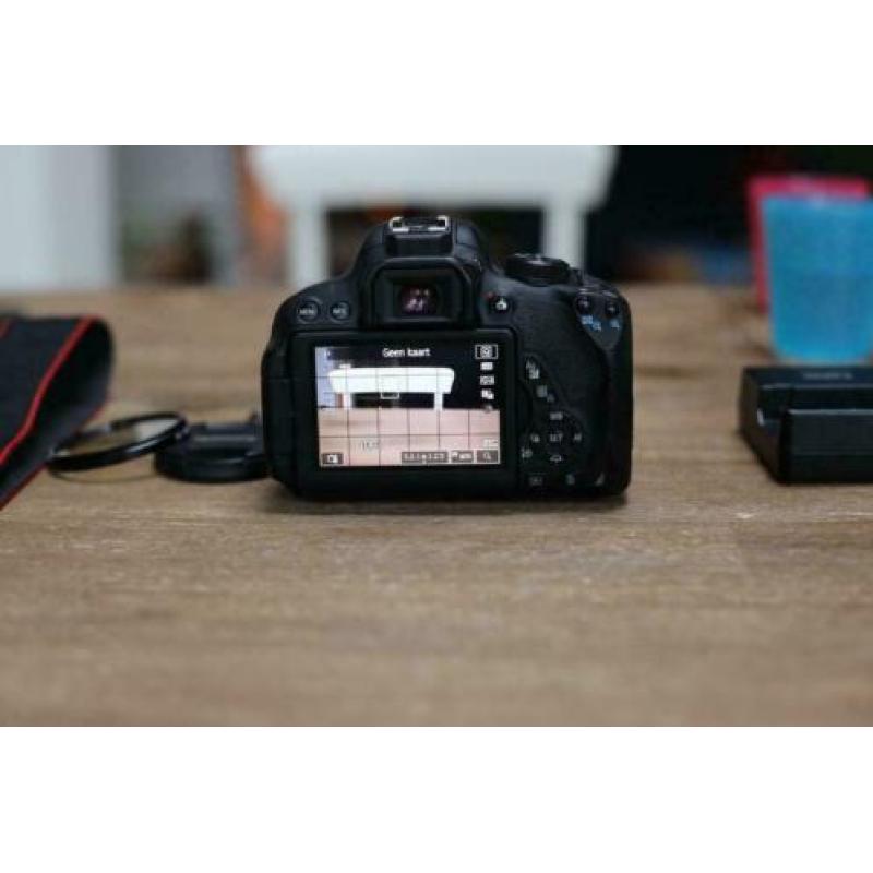 Canon EOS 700D + 18-55mm f/3.5-5.6 Zwart +16GB Sd card + UV