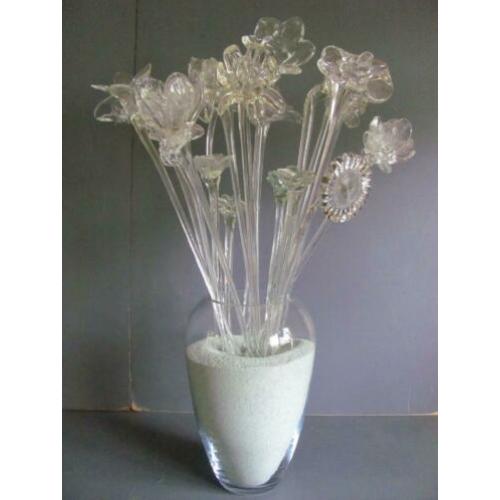 Vaas met achttien glazen Murano bloemen