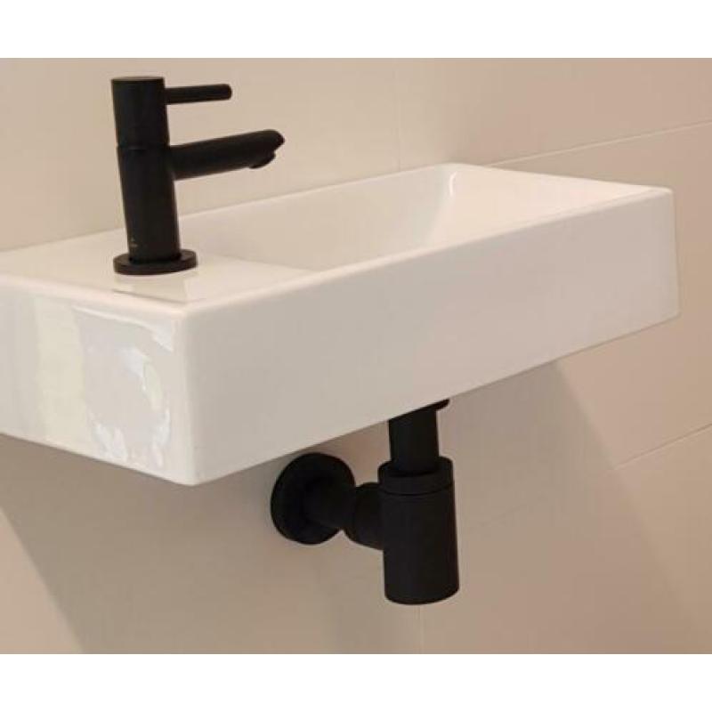Compleet toilet incl. tegels, fontein en toilet voor € 599
