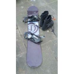 Snowboard met schoenen, maat 45.