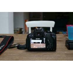Canon EOS 700D + 18-55mm f/3.5-5.6 Zwart +16GB Sd card + UV
