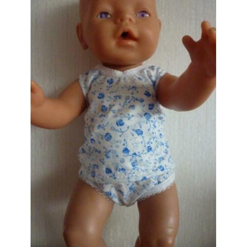 Ondergoed voor de baby pop van 43 cm.Poppenkleertjes