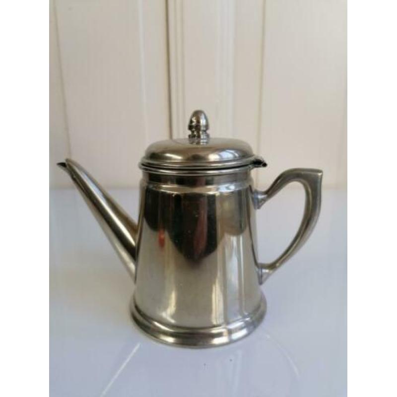 Mooie verzilverde koffiepot theepot hotel zilver alpaca