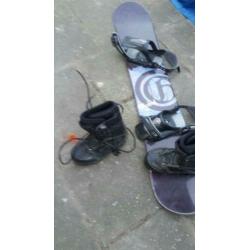 Snowboard met schoenen, maat 45.