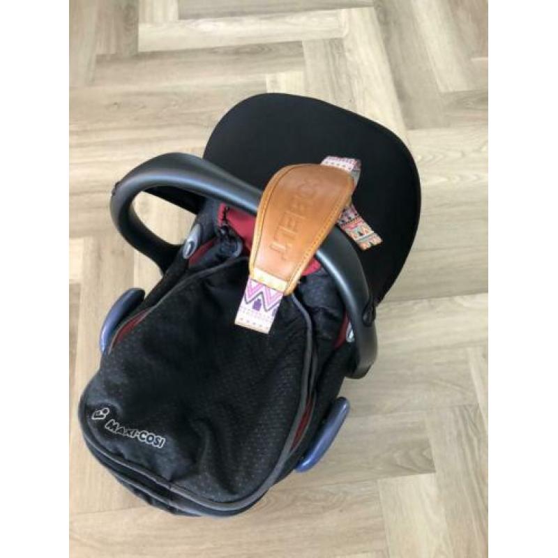 Maxi Cosi zeer compleet met Cocobelt draagstoelen