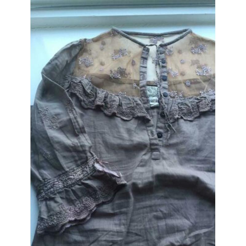 1Mango bruine blouse met kant mt s & 1 beige als nieuw??