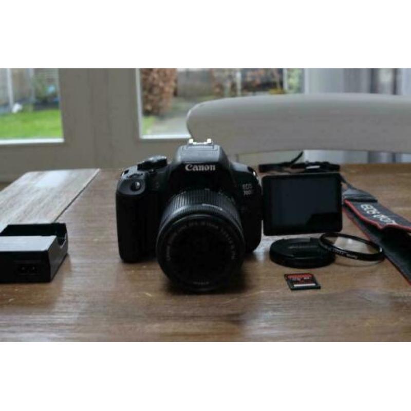 Canon EOS 700D + 18-55mm f/3.5-5.6 Zwart +16GB Sd card + UV